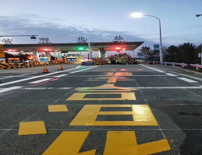 潜江潜江高速道路划线施工
